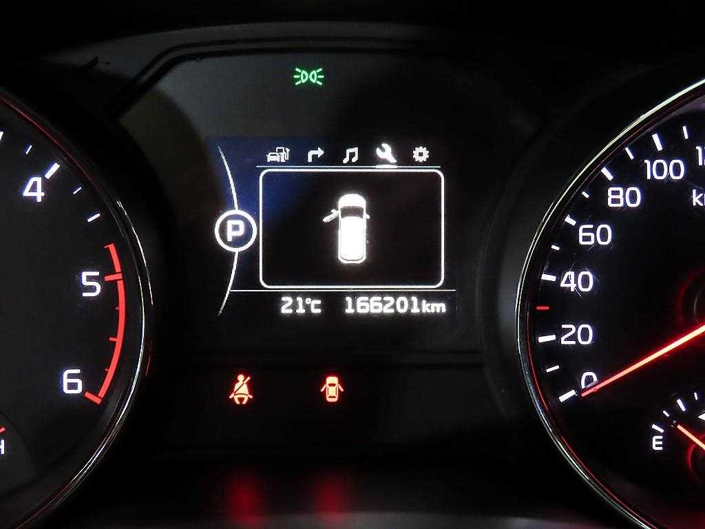 Kia Carnival — photo 09