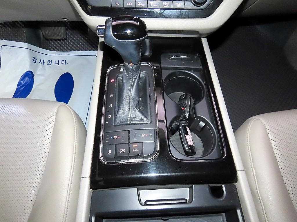 Kia Carnival — photo 12