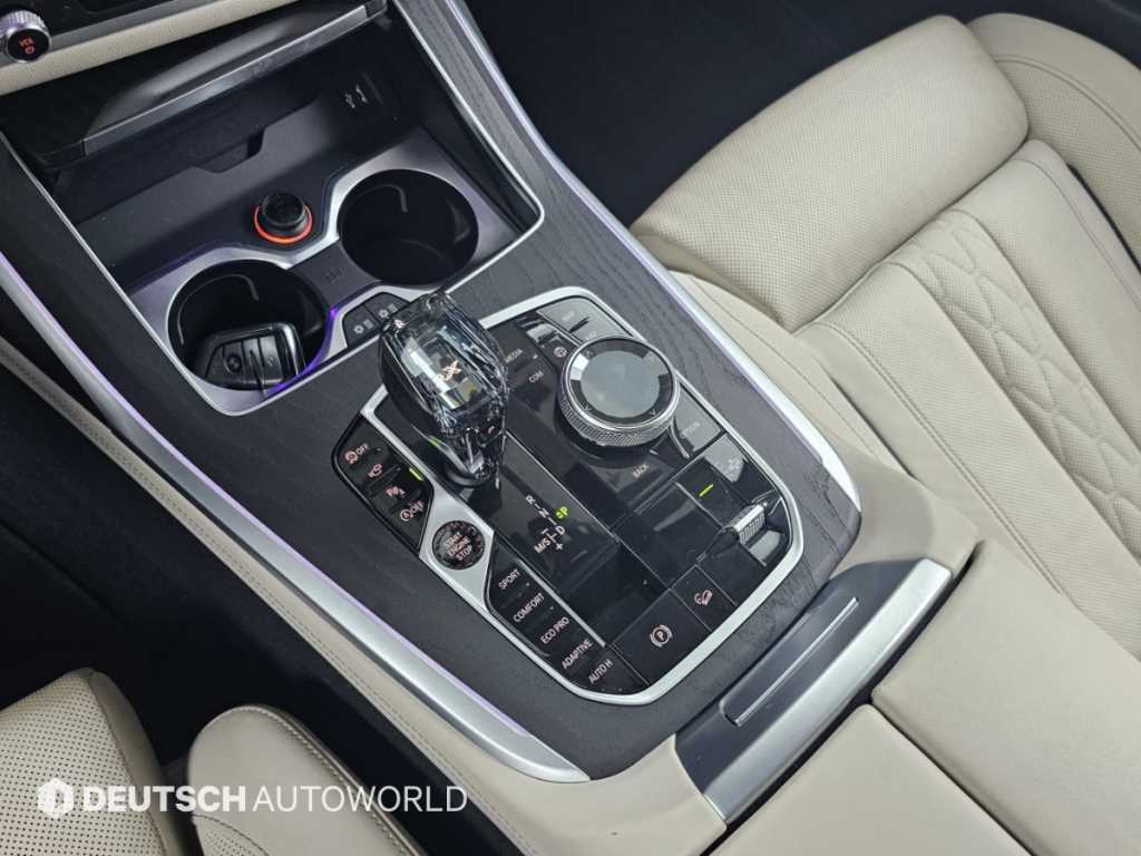 BMW X7 — photo 09