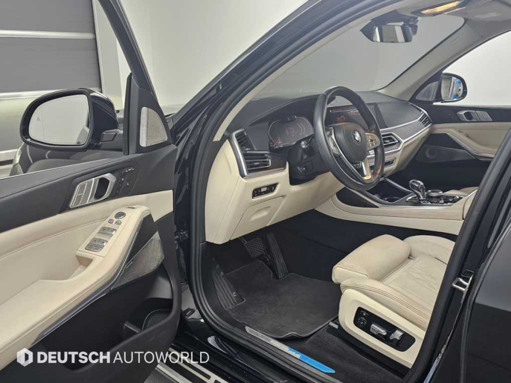 BMW X7 — photo 11