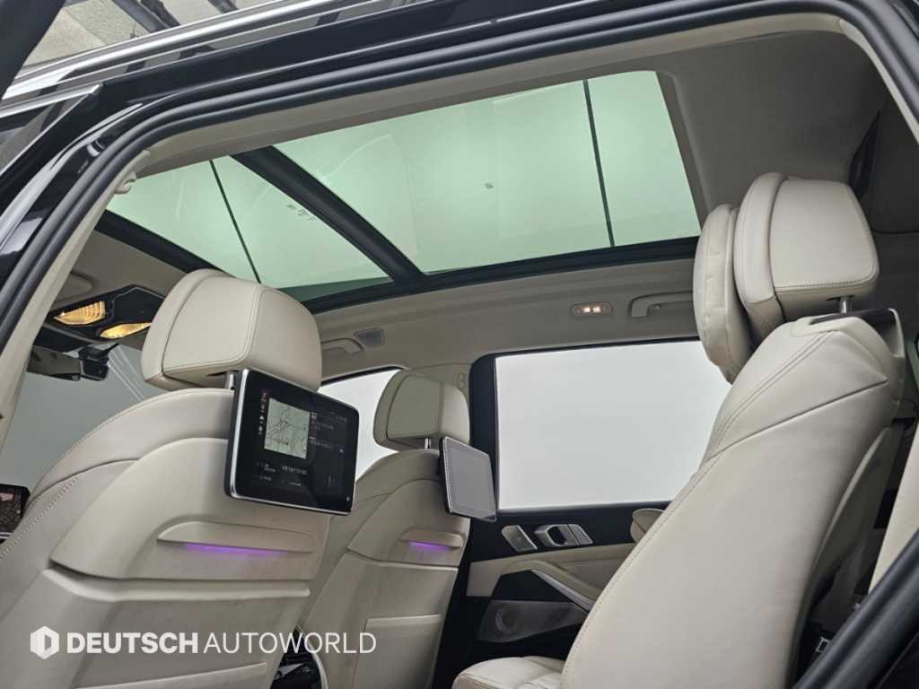 BMW X7 — photo 18
