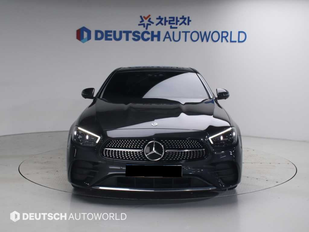Mercedes-Benz E-Class — photo 01