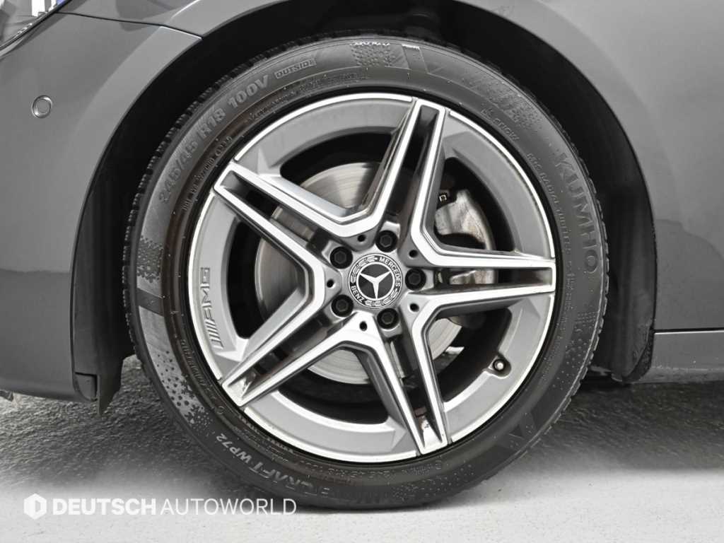 Mercedes-Benz E-Class — photo 05