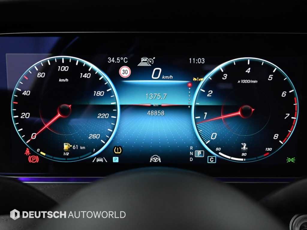 Mercedes-Benz E-Class — photo 08
