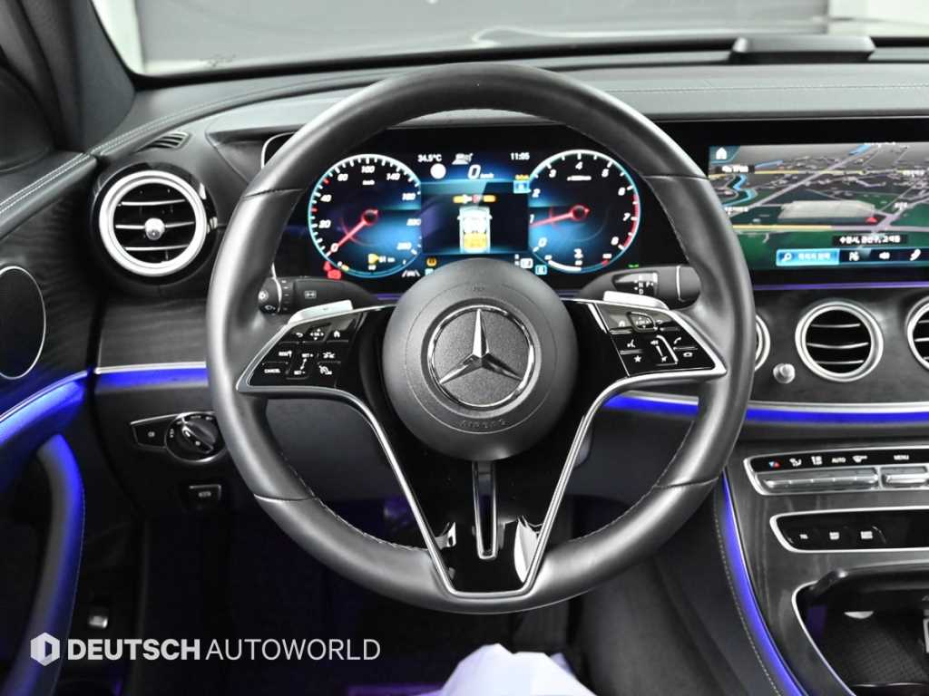 Mercedes-Benz E-Class — photo 13