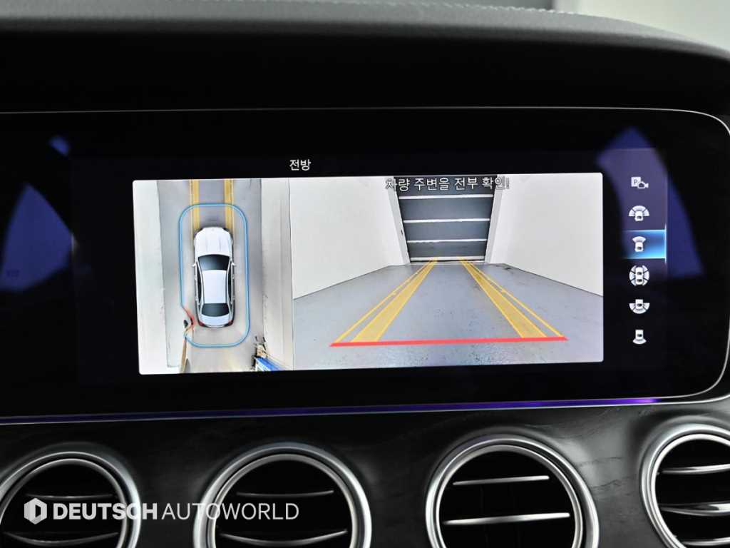 Mercedes-Benz E-Class — photo 15