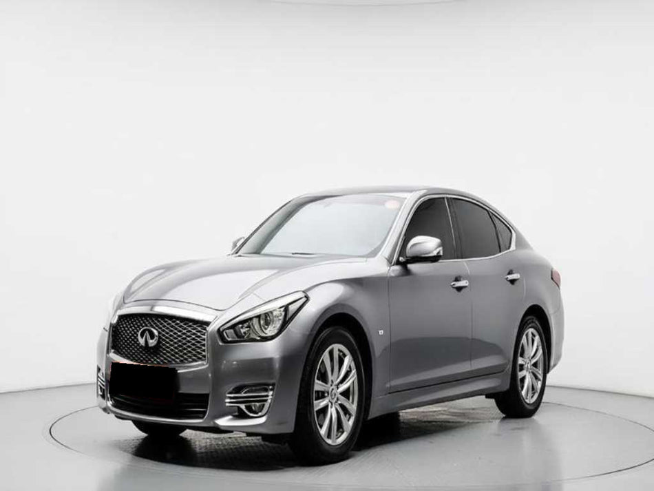 Infiniti Q70 — photo 01