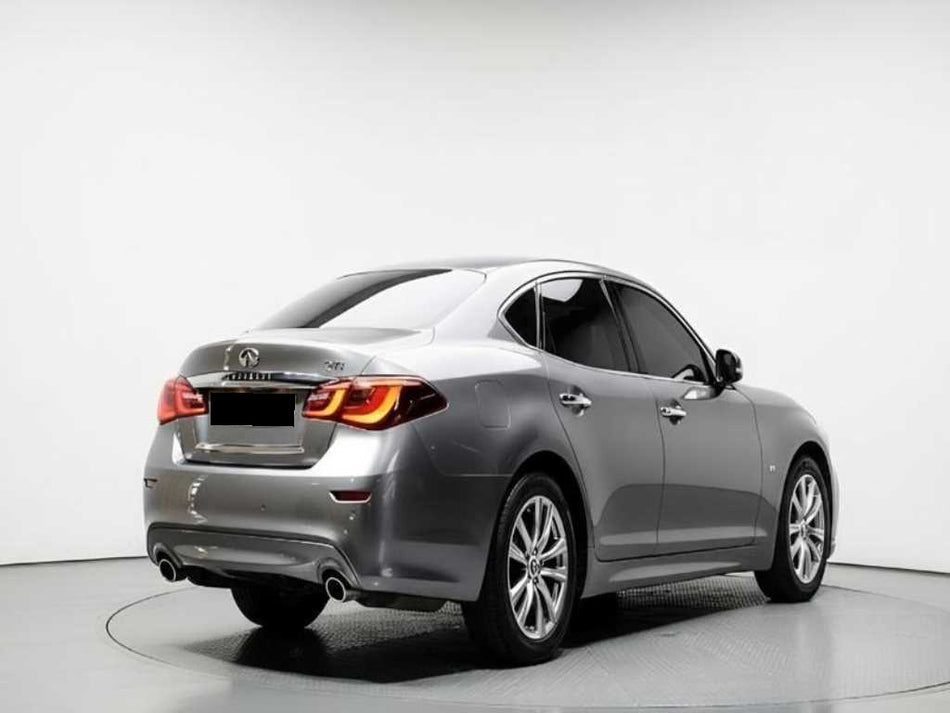 Infiniti Q70 — photo 02