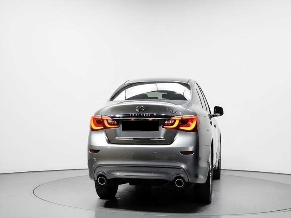 Infiniti Q70 — photo 04