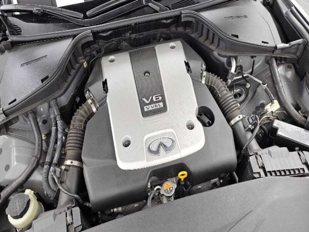 Infiniti Q70 — photo 06
