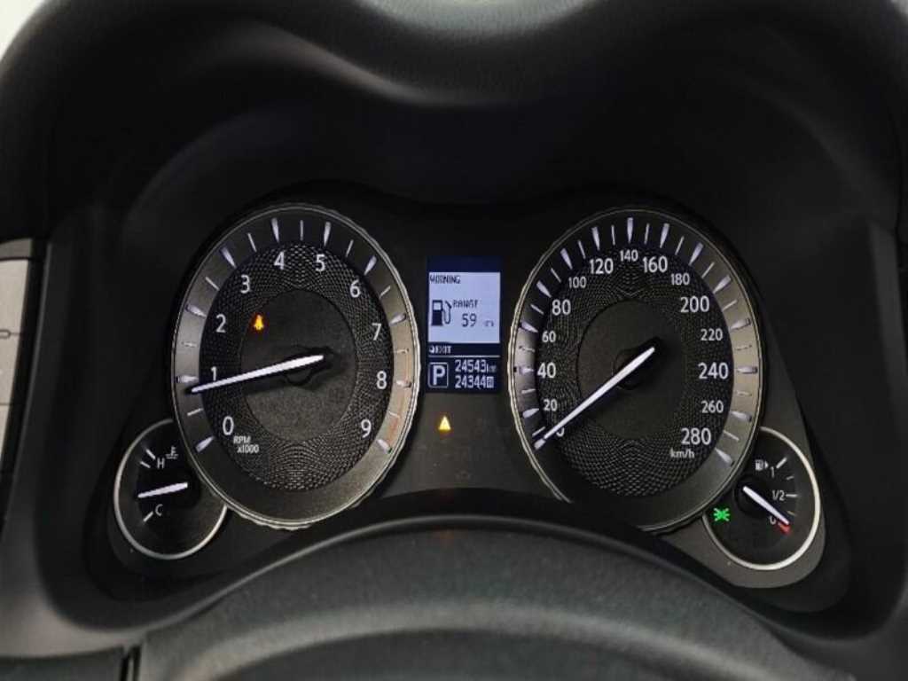 Infiniti Q70 — photo 08