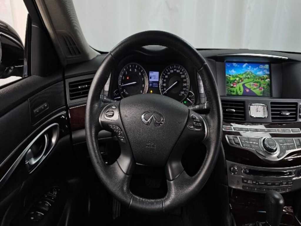 Infiniti Q70 — photo 13