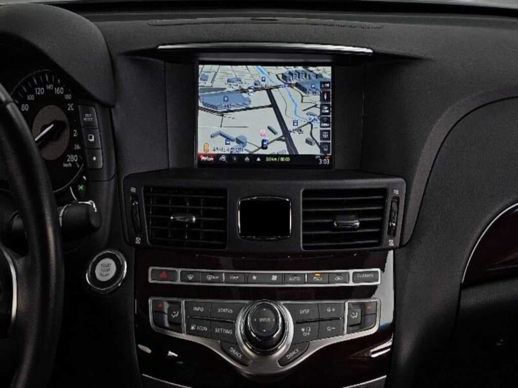 Infiniti Q70 — photo 14