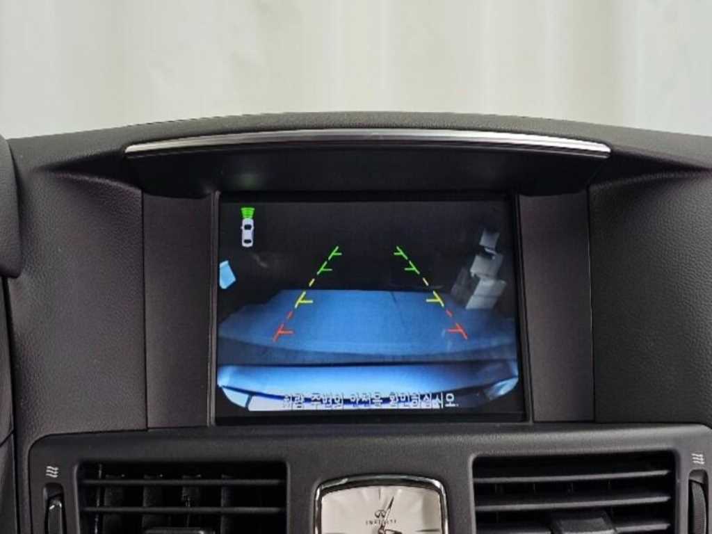 Infiniti Q70 — photo 15