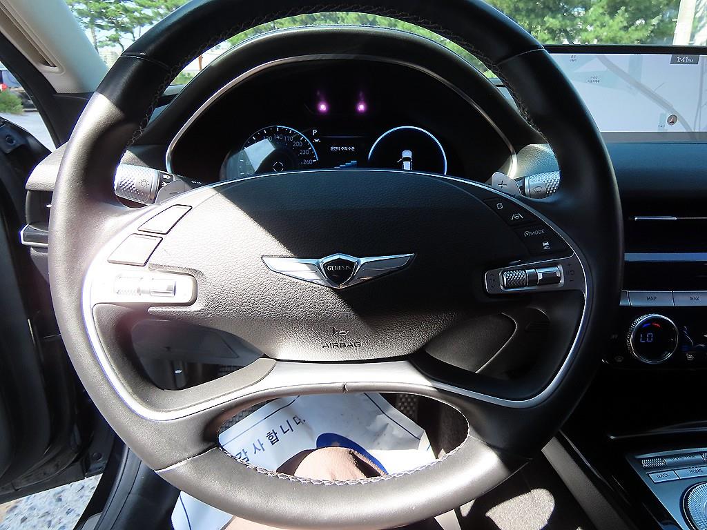 Genesis G80 — photo 08