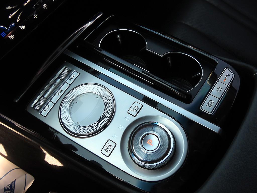 Genesis G80 — photo 11