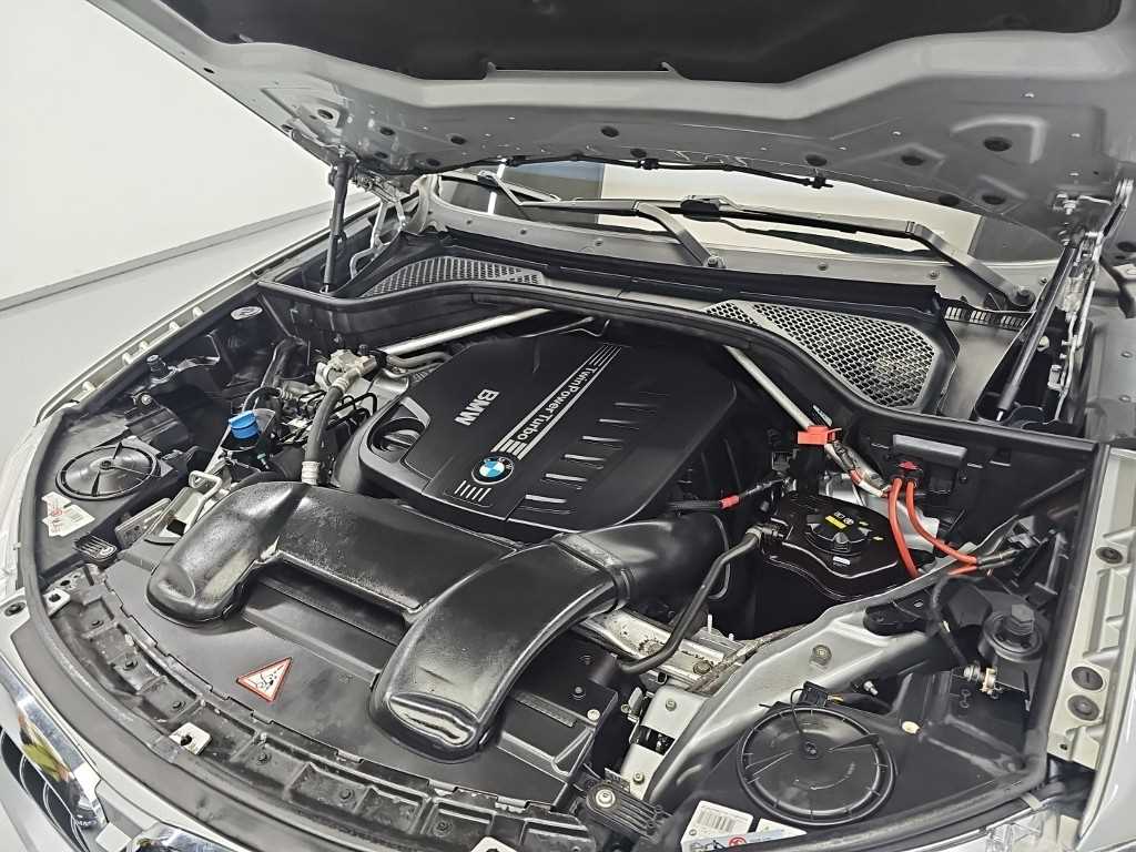 BMW X5 — photo 05