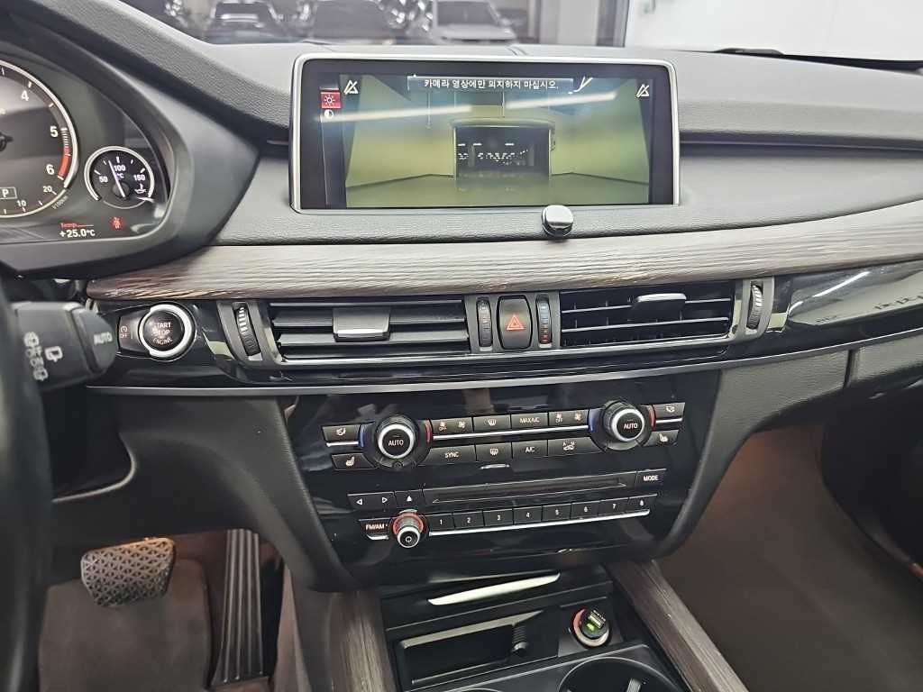 BMW X5 — photo 10