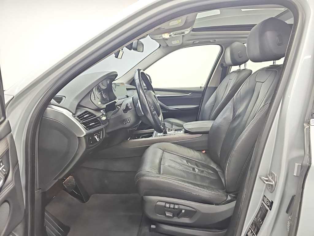 BMW X5 — photo 11