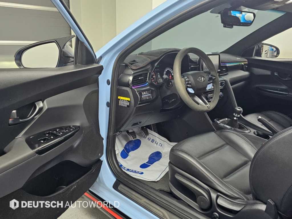 Hyundai Veloster — photo 11