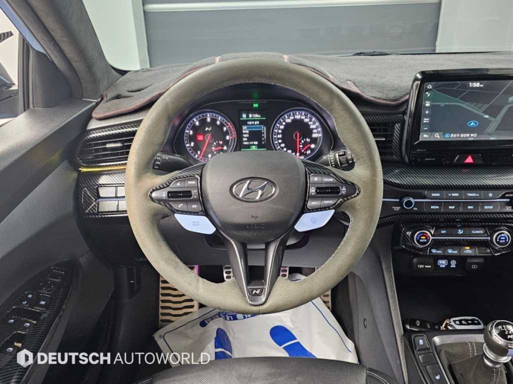 Hyundai Veloster — photo 13