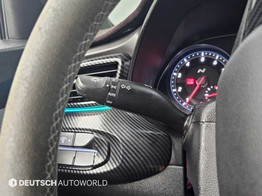 Hyundai Veloster — photo 16