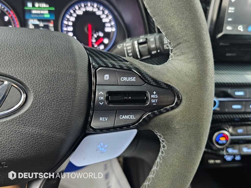Hyundai Veloster — photo 17