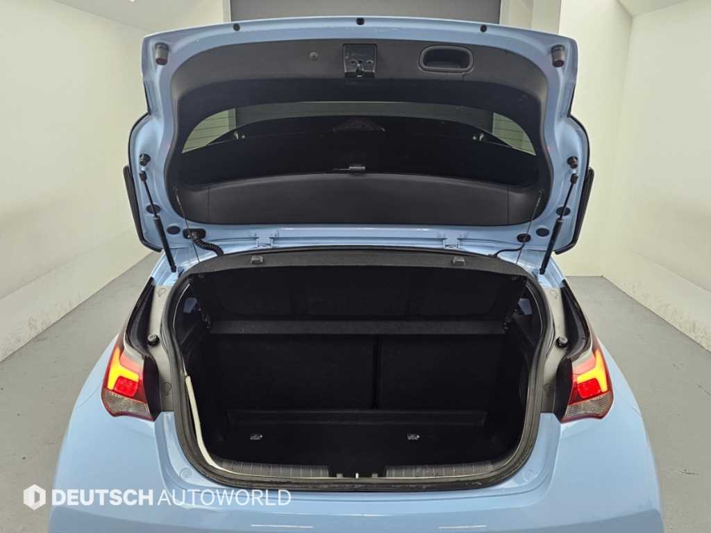 Hyundai Veloster — photo 19