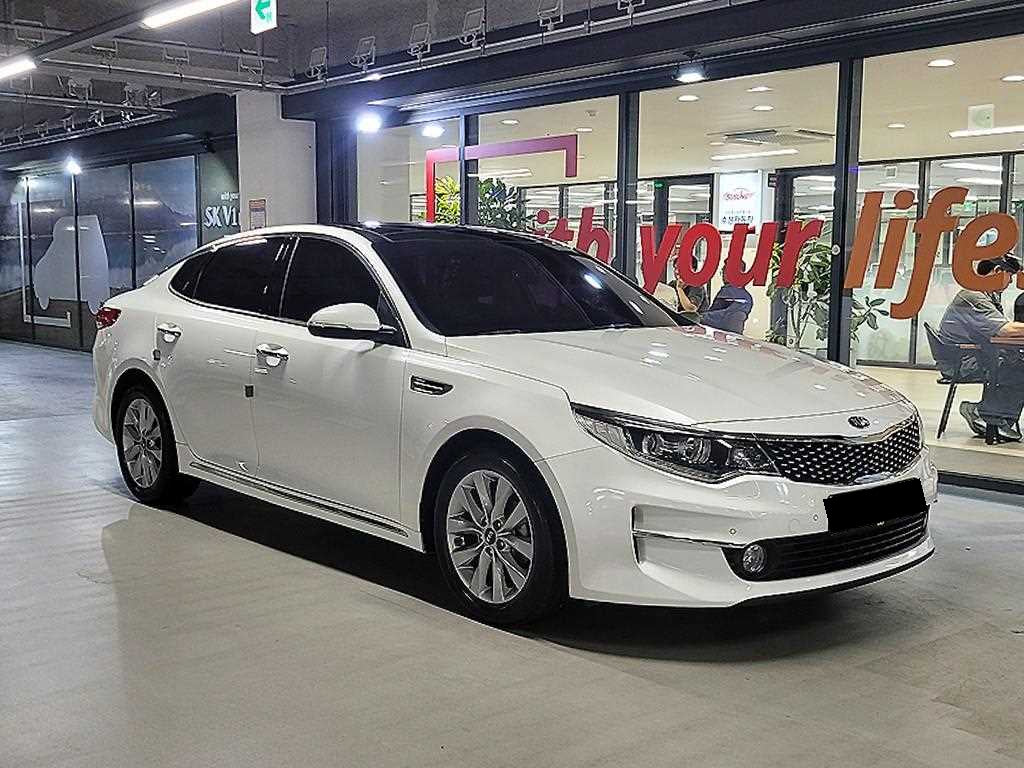 Kia K5 — photo 01