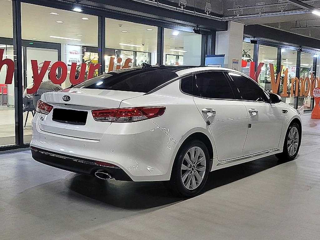Kia K5 — photo 04