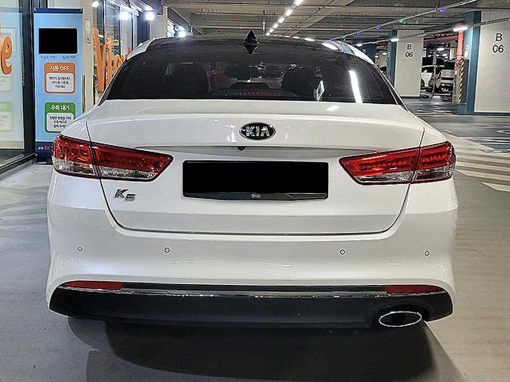 Kia K5 — photo 05