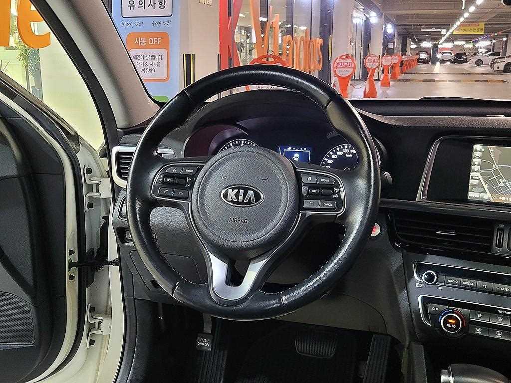 Kia K5 — photo 09