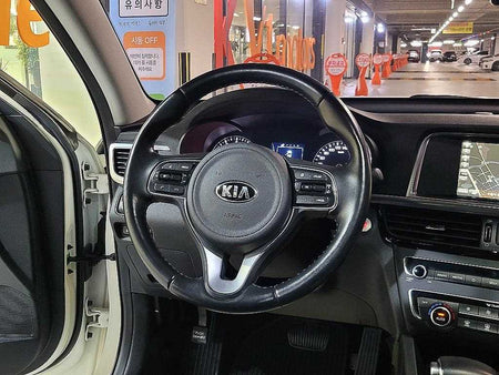 Kia K5 — photo 09