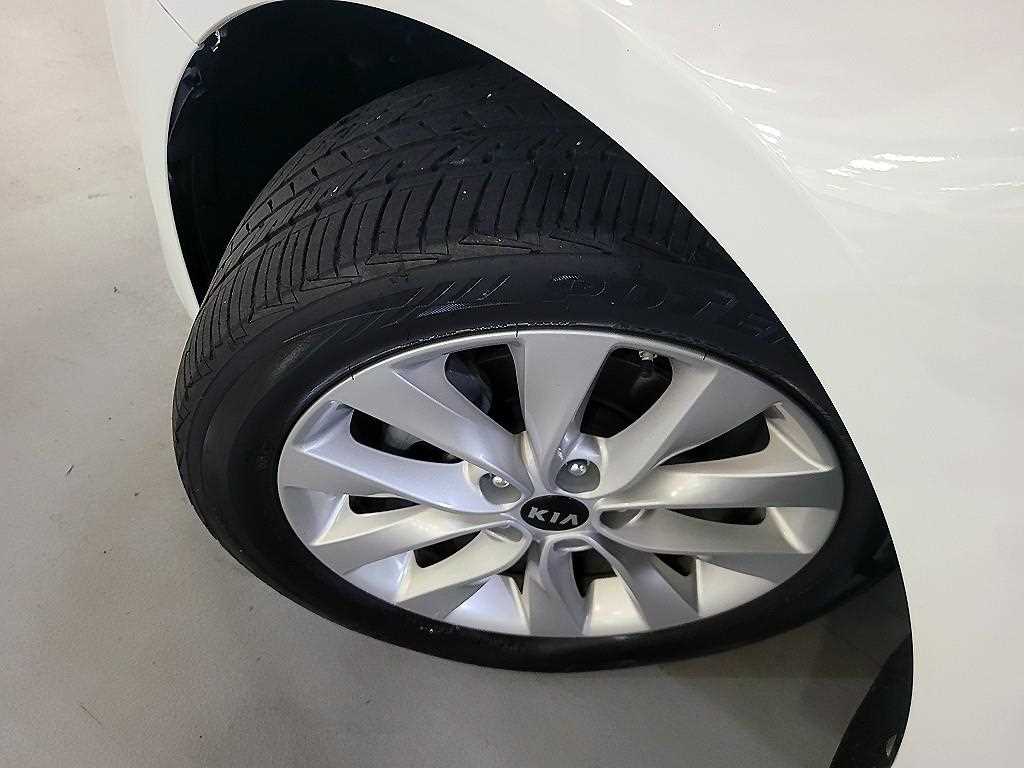 Kia K5 — photo 20