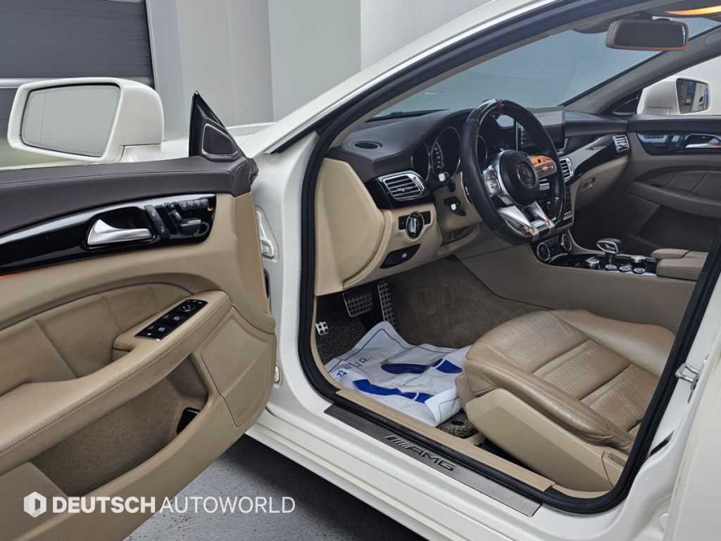 Mercedes-Benz CLS-Class — photo 11