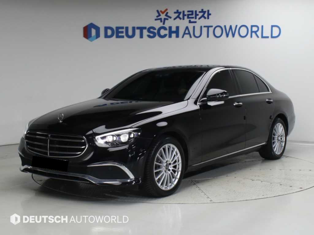 Mercedes-Benz E-Class — photo 01