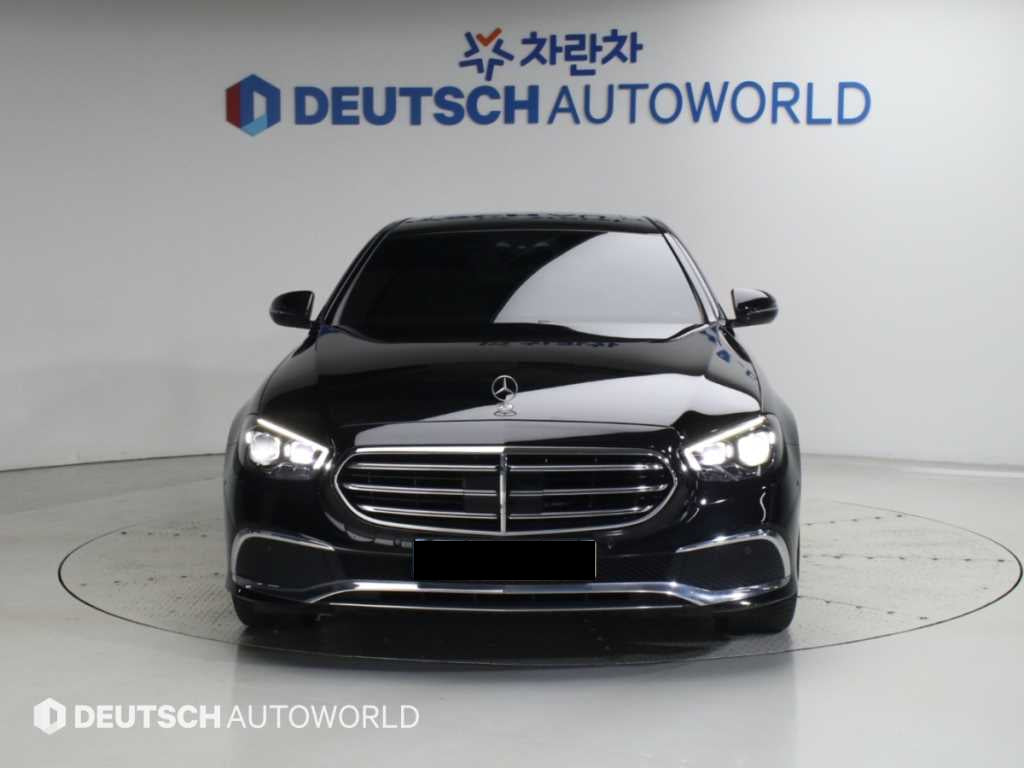 Mercedes-Benz E-Class — photo 03