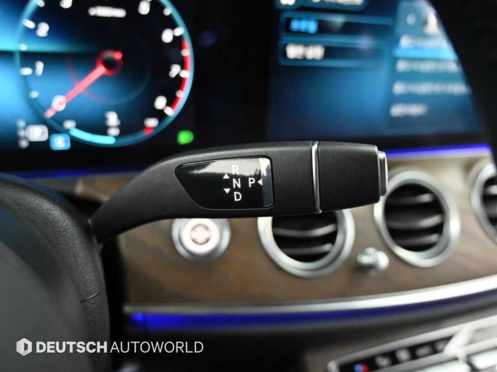 Mercedes-Benz E-Class — photo 09