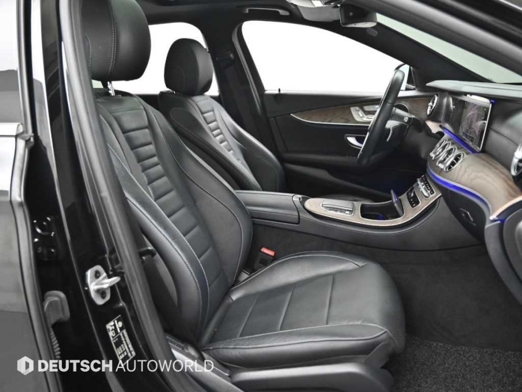 Mercedes-Benz E-Class — photo 10