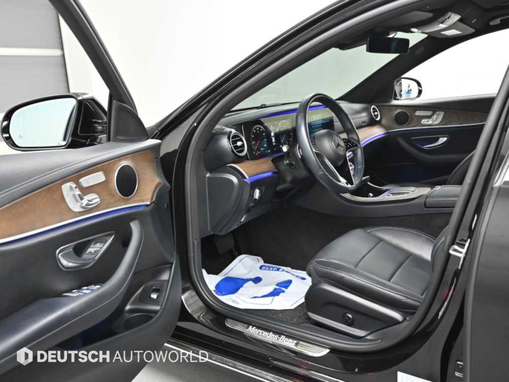 Mercedes-Benz E-Class — photo 11