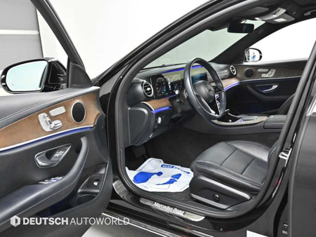 Mercedes-Benz E-Class — photo 11