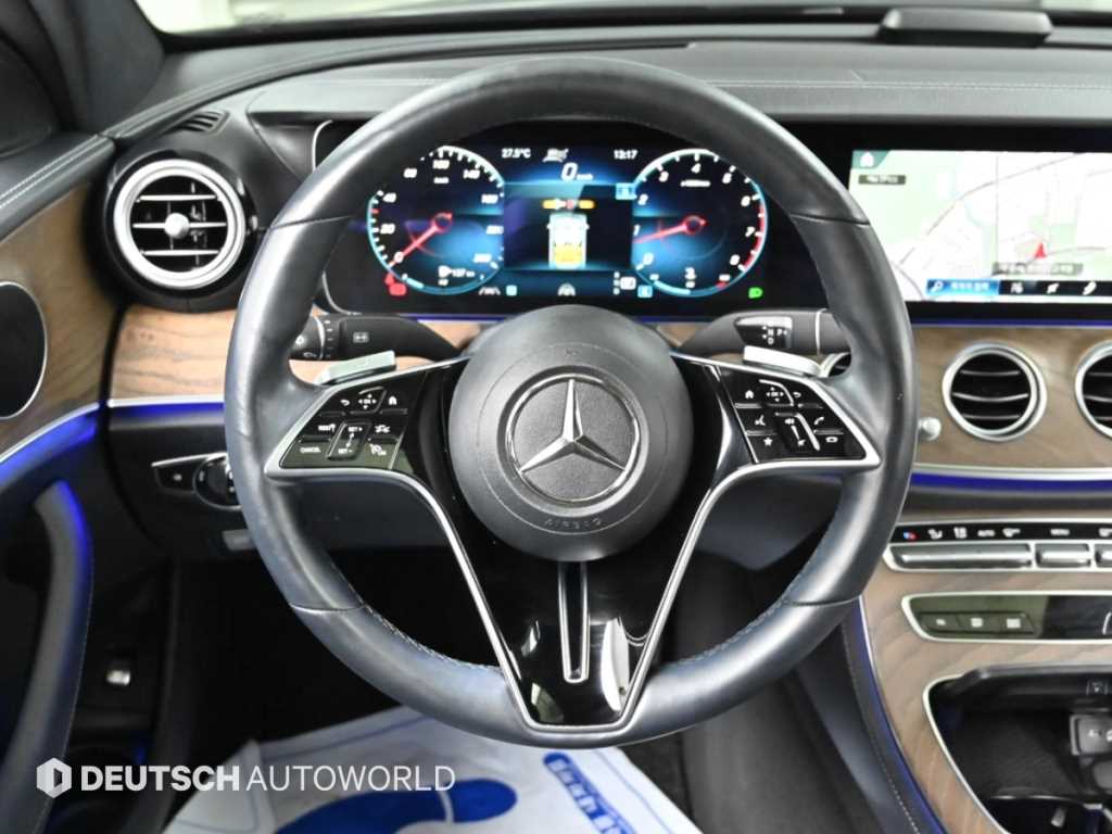 Mercedes-Benz E-Class — photo 13
