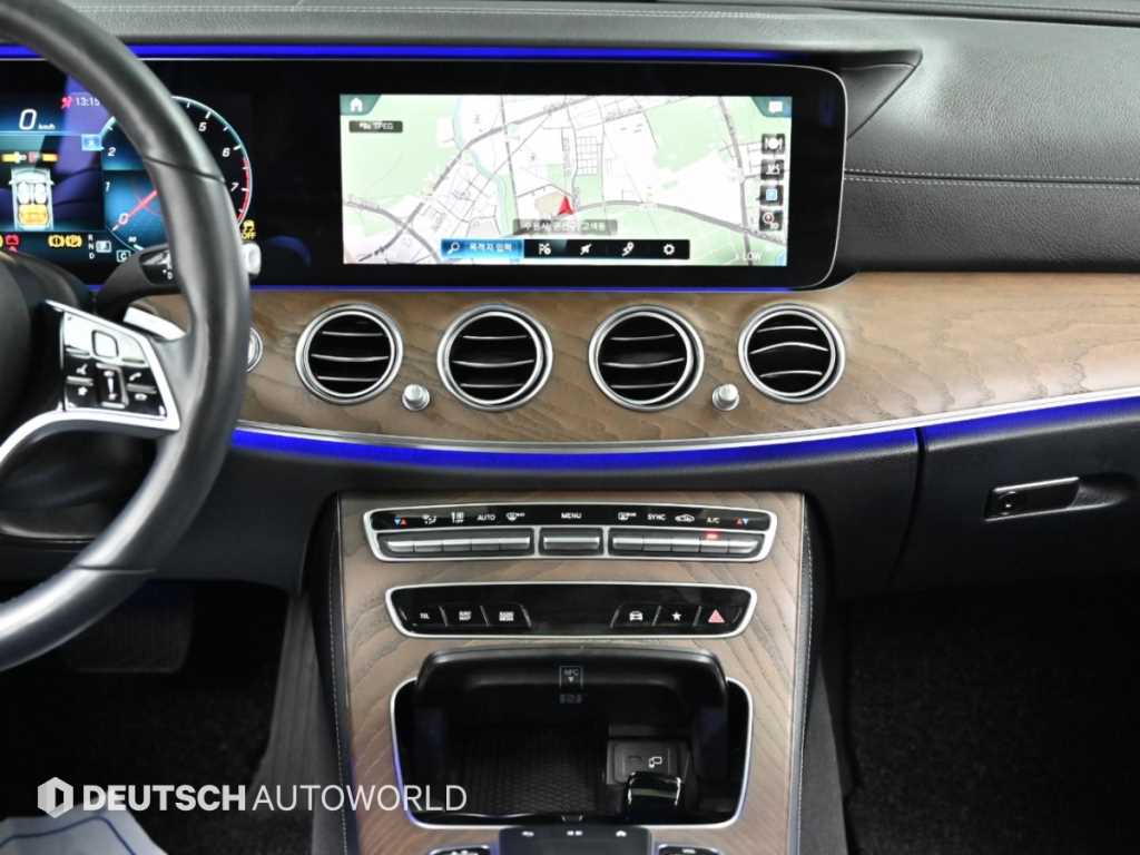 Mercedes-Benz E-Class — photo 14