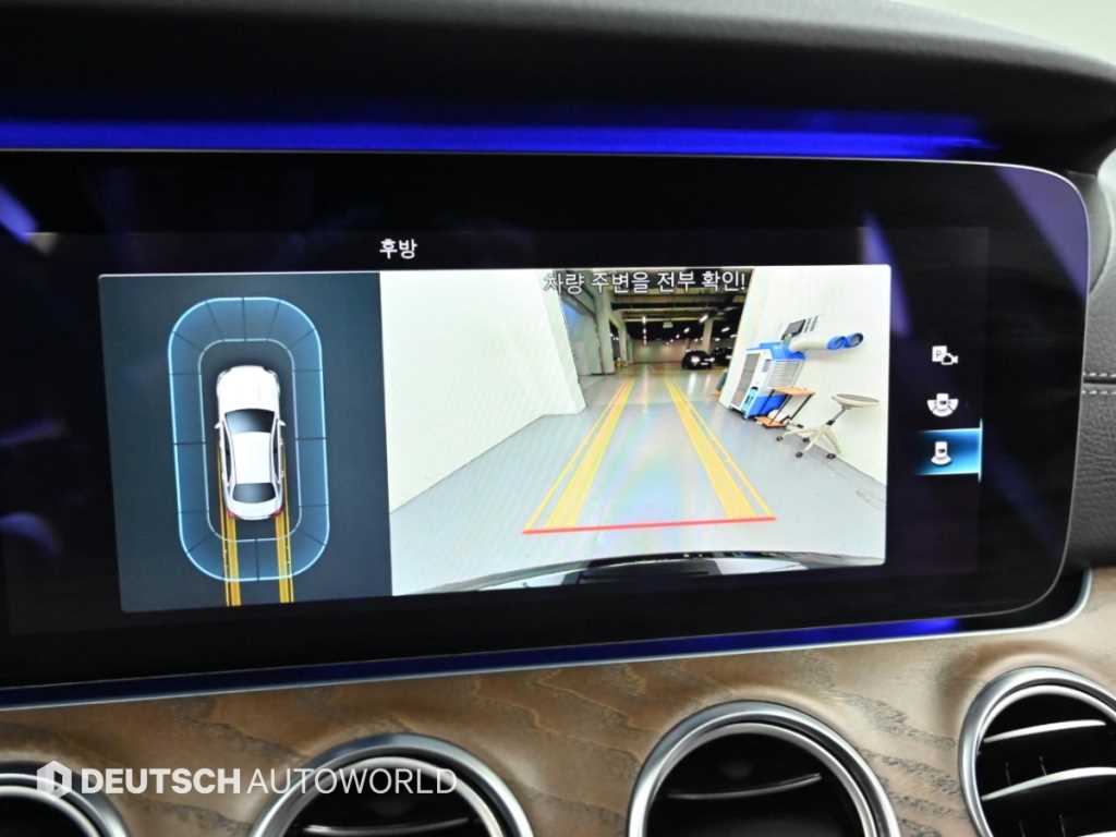 Mercedes-Benz E-Class — photo 15