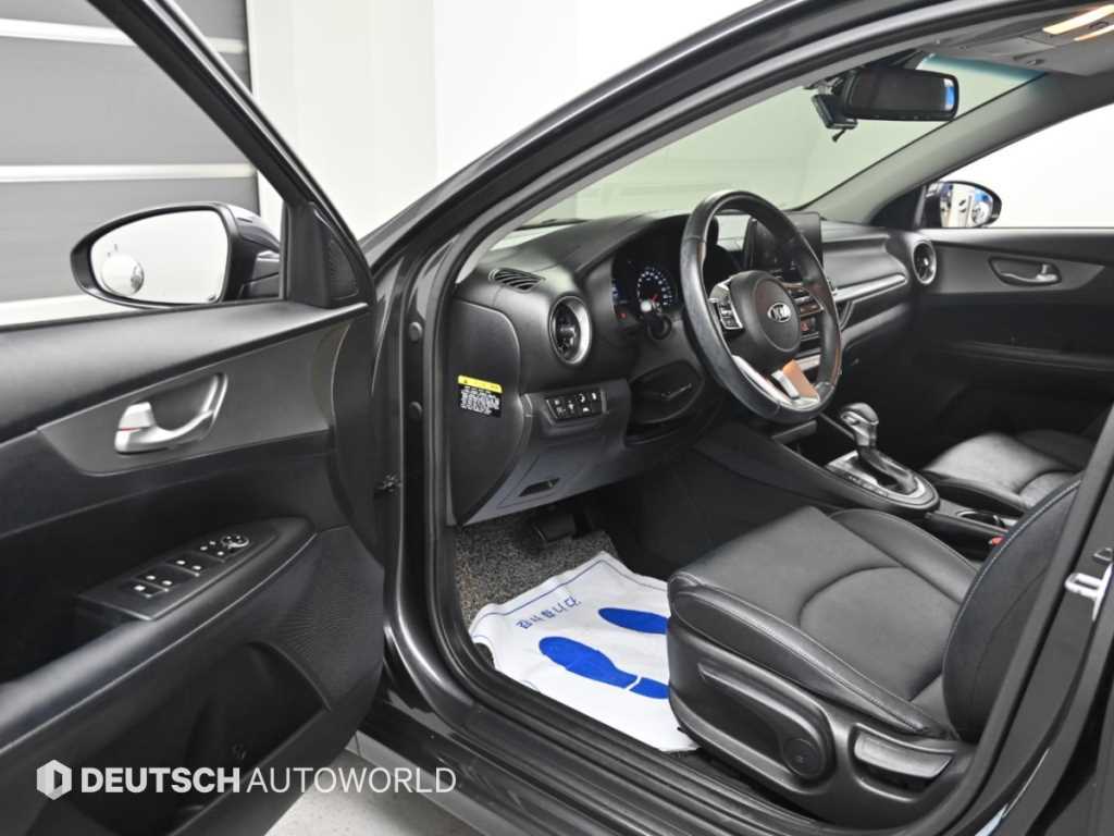 Kia K3 — photo 11