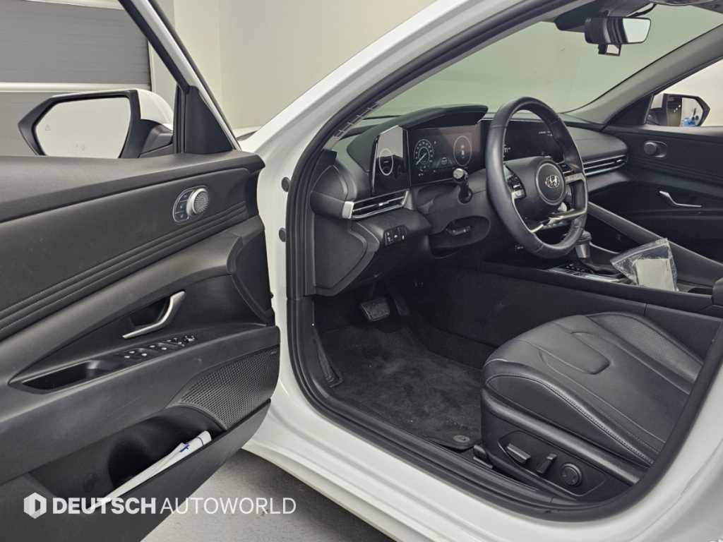 Hyundai Avante — photo 11