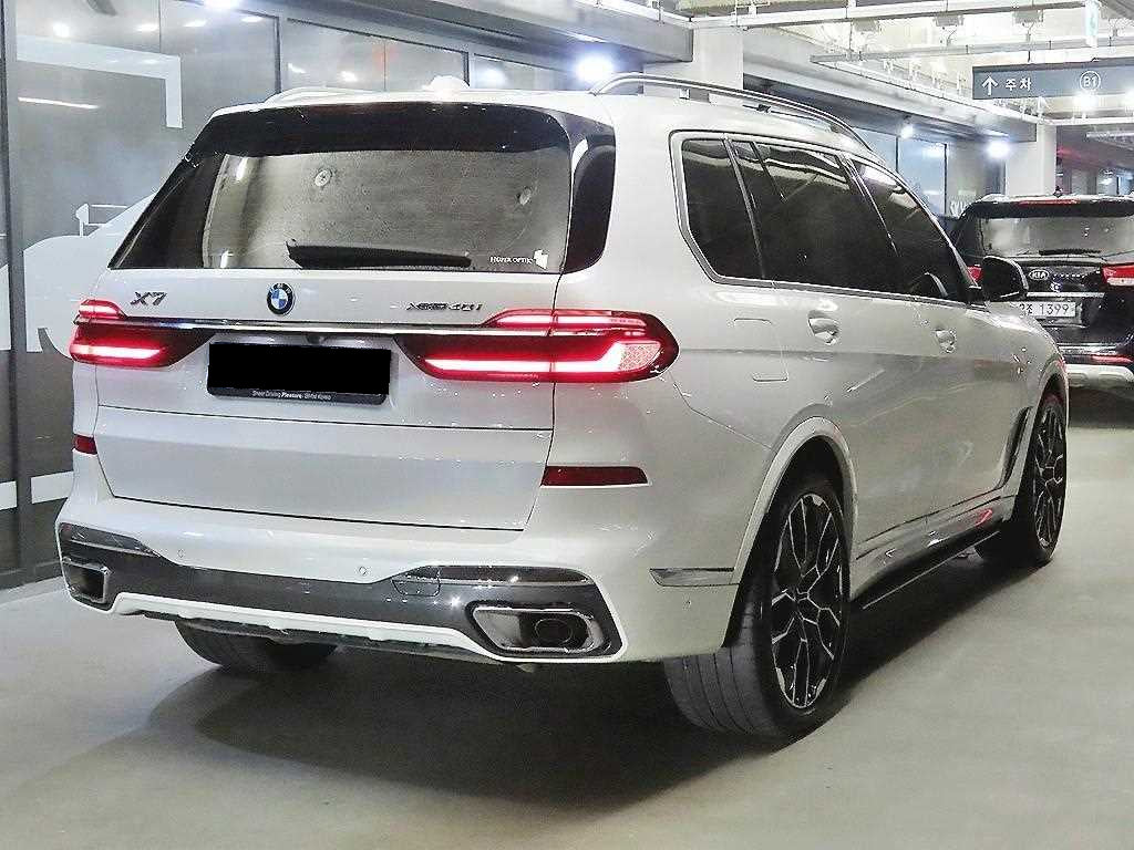 BMW X7 — photo 04
