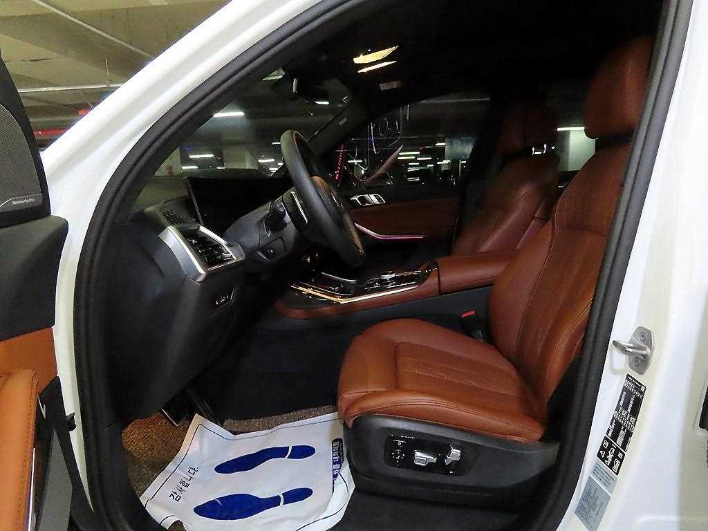 BMW X7 — photo 06