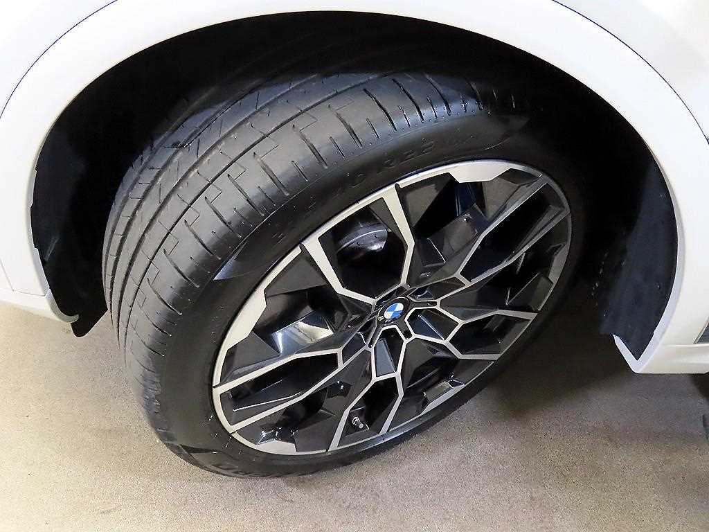 BMW X7 — photo 20