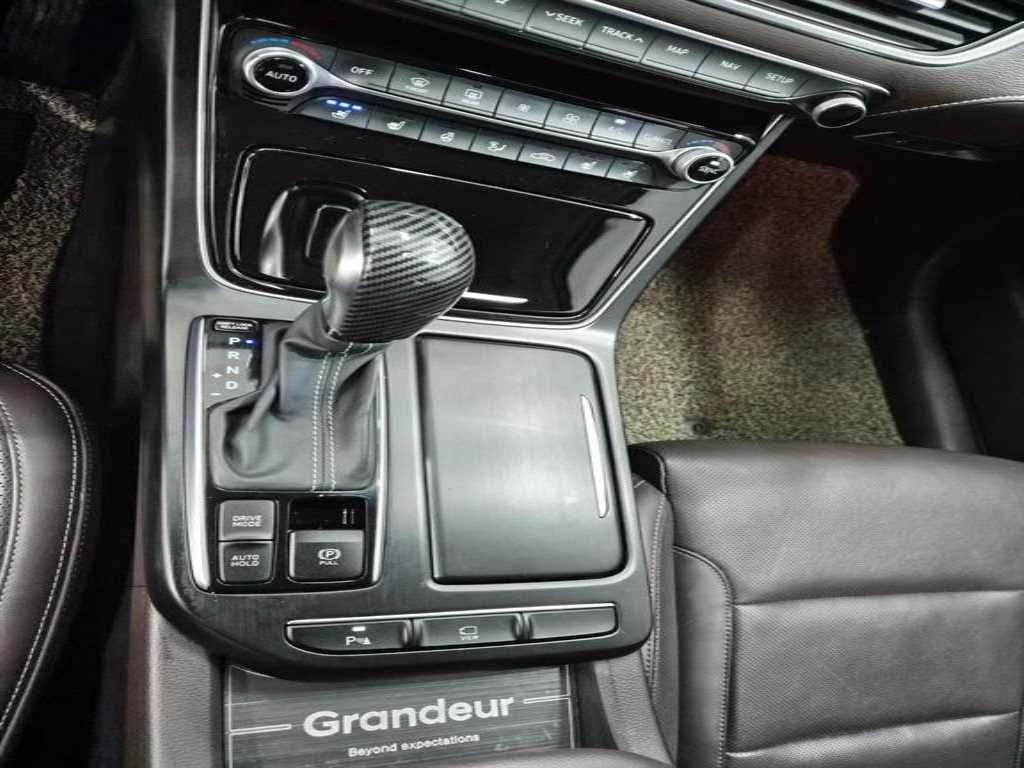 Hyundai Grandeur — photo 16